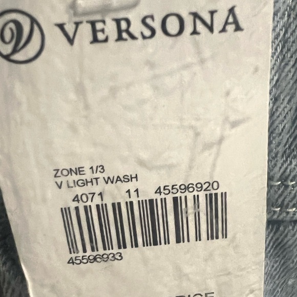 Democracy Luxe Touch Vintage Light Wash Skyrise Wide Leg Jean - Picture 7 of 10